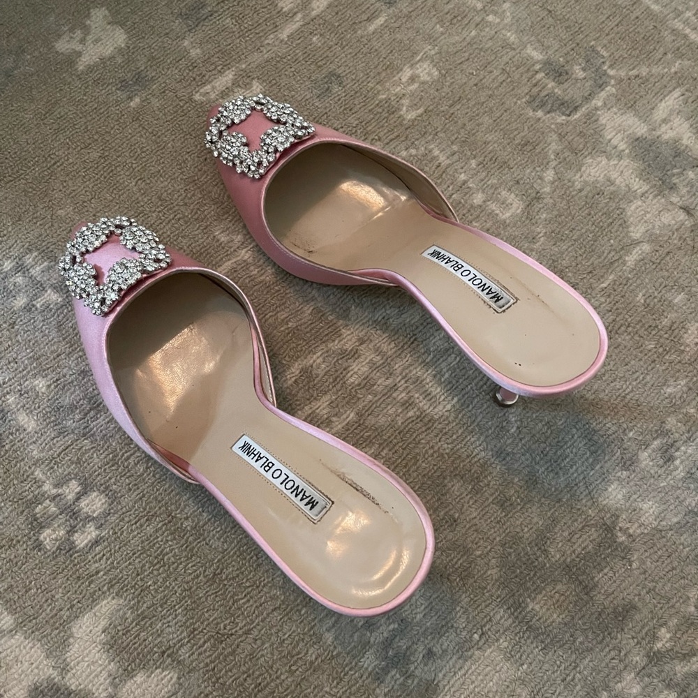 Manolo Blahnik hangisimu 70 mule in pink!